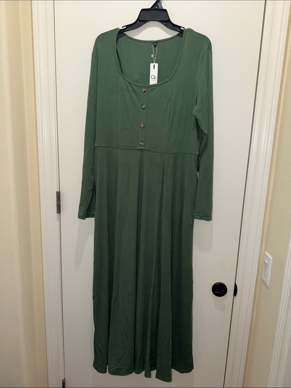 Scoop-Neck Long Sleeve Maxi Dress in Olive Green
